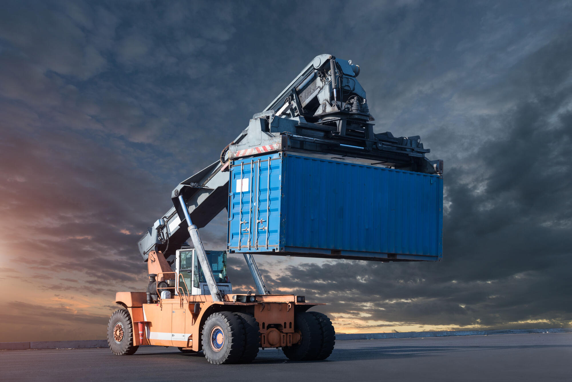 Reach Stacker Tyres